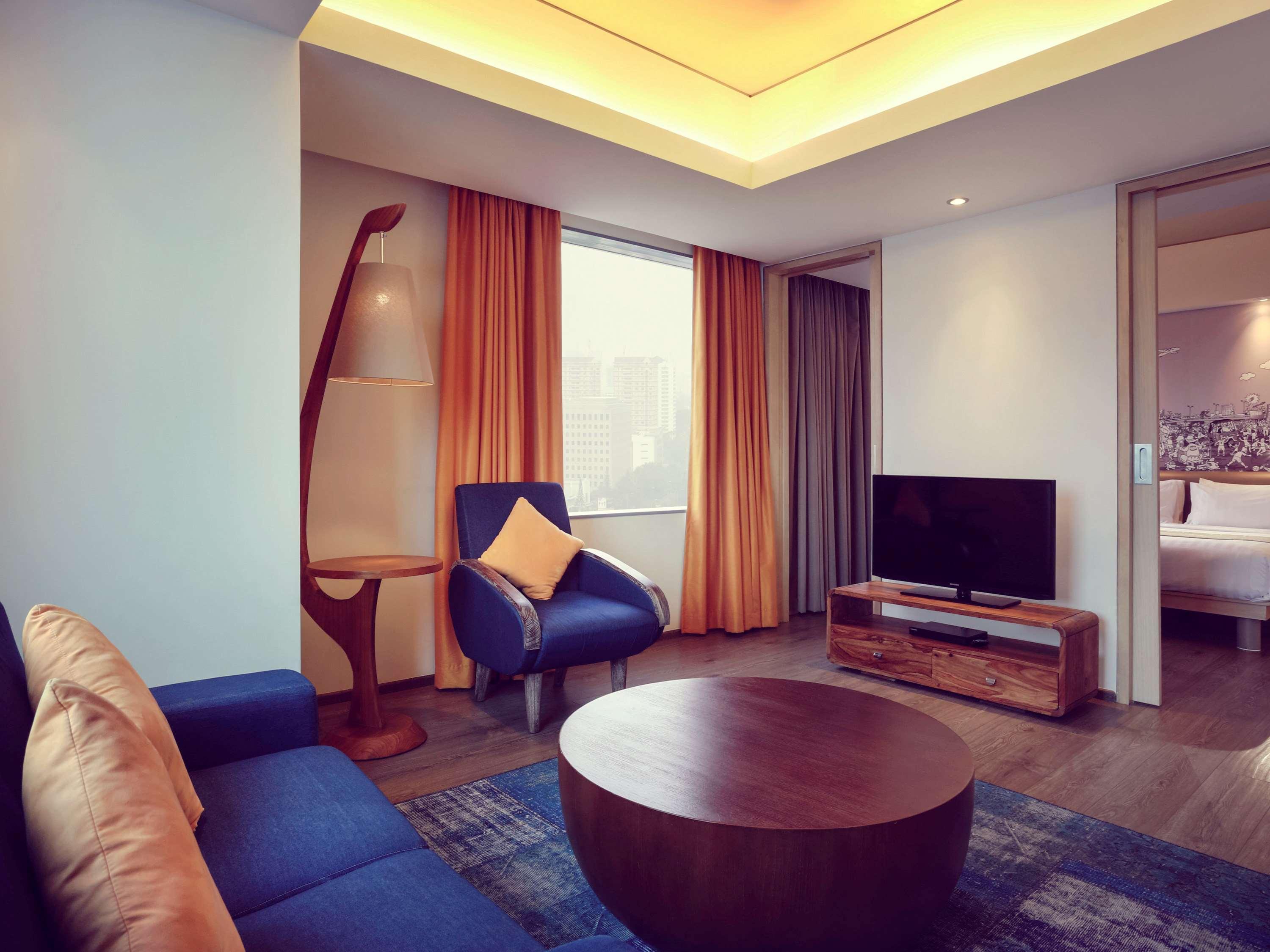 Mercure Jakarta Simatupang Exterior foto