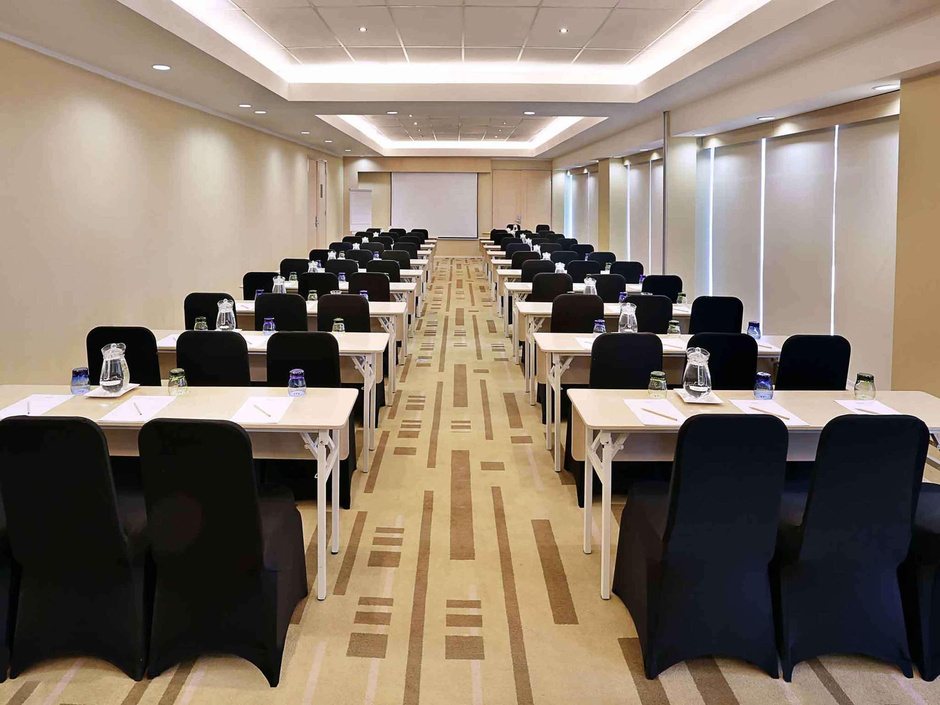 Mercure Jakarta Simatupang Exterior foto